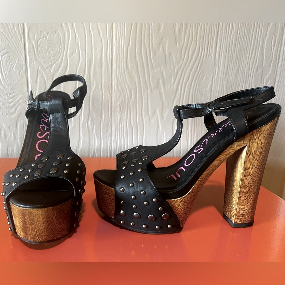 New HeartSoul Gillian Black Studded Vegan Leather Wood Platform Heels Sandals